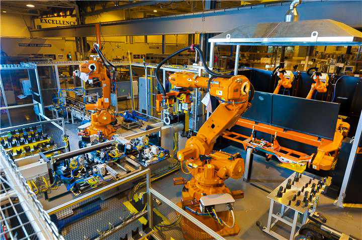 spray robots in factory